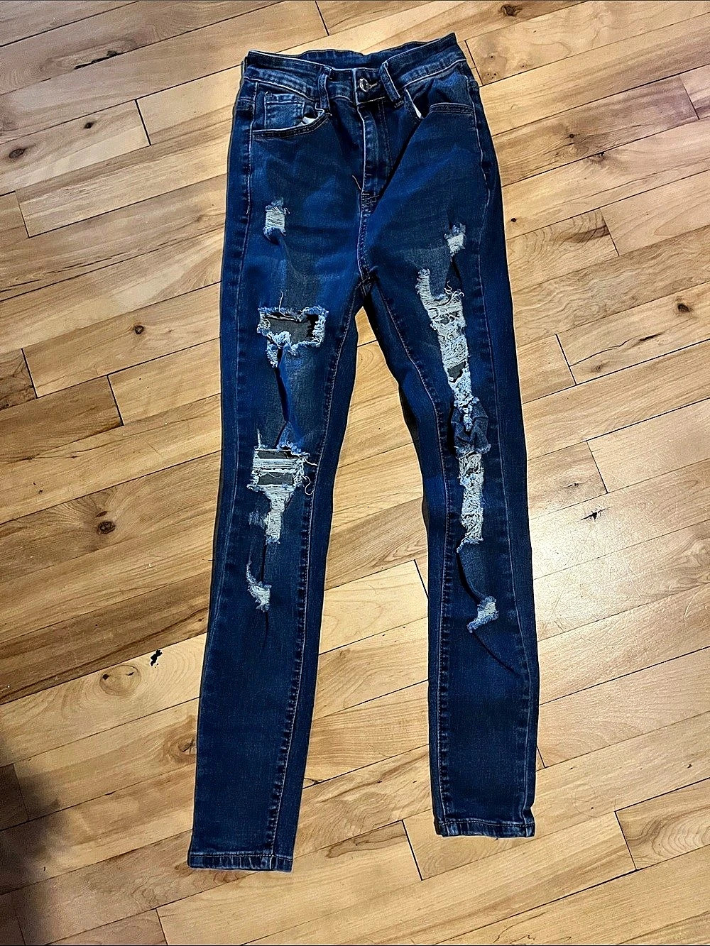 Women's Distressed Skinny Jeans in Blue